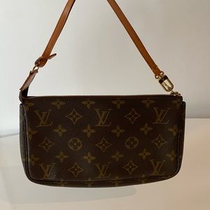 Louis Vuitton monogram pochette